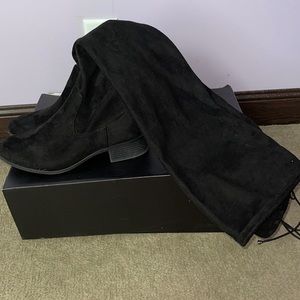 Black knew high boots